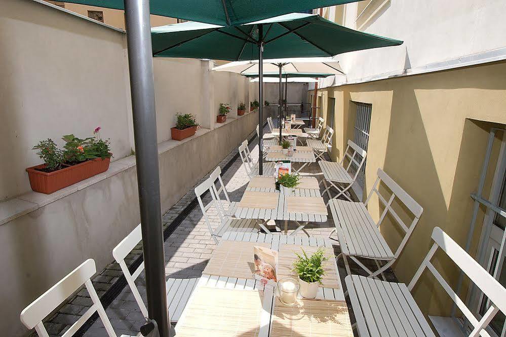 Hotel Ostruvek Praga Exterior foto